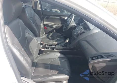 2017 Ford Focus Se z USA, uszkodzony, nr VIN 1FADP3K2XHL328359